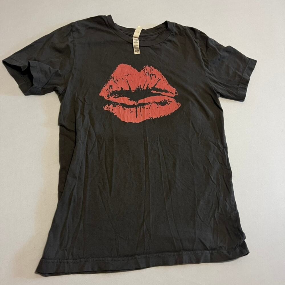 Bella + Canvas | Charcoal Grey Pink Kissing Lips Graphic Tee - S